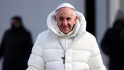 Midjourney: l'AI capace di creare Papa Francesco con un piumino bianco!
